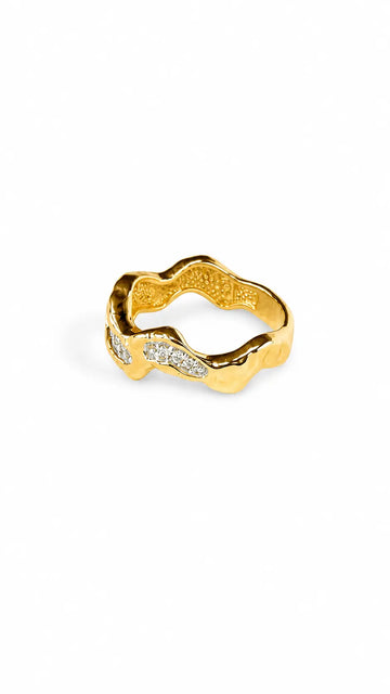 ANEL ORGÂNICO COM ZIRCÔNIAS B. OURO 18K