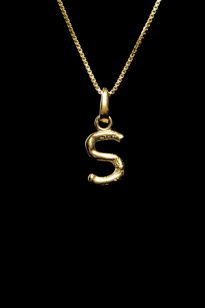 PINGENTE LETRA ORGÂNICO DOURADO