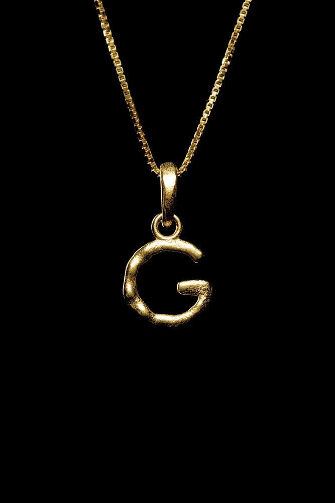 PINGENTE LETRA ORGÂNICO DOURADO