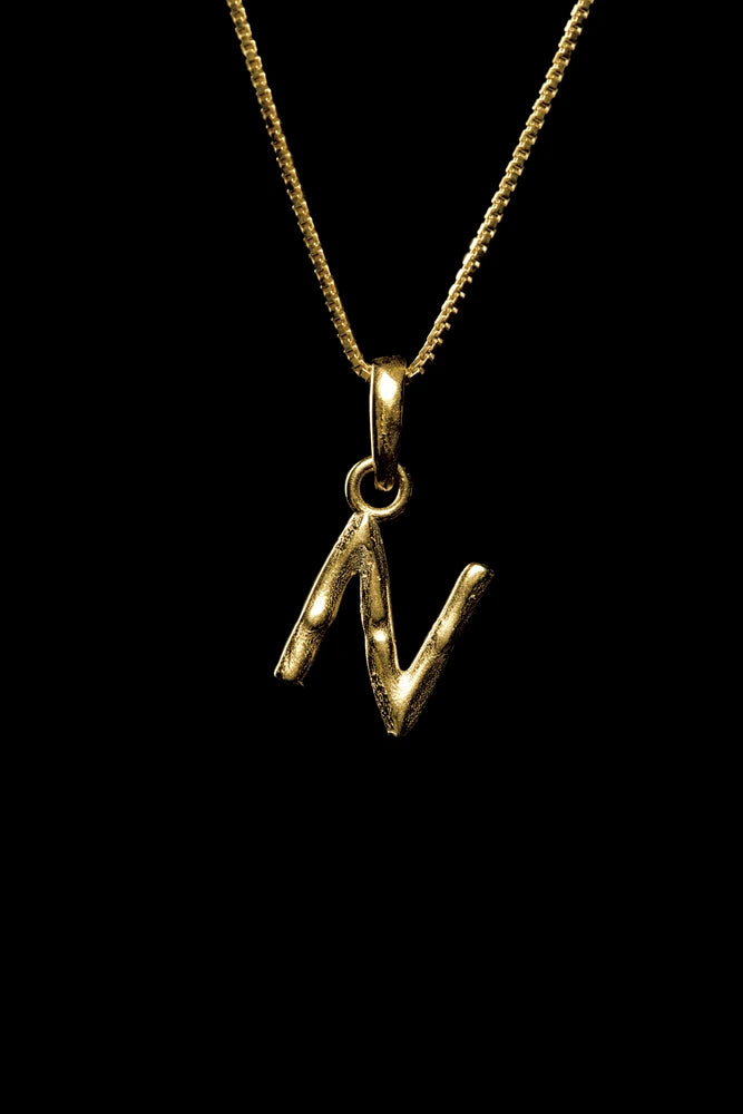 PINGENTE LETRA ORGÂNICO DOURADO