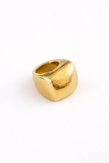 ANEL COM TEXTURA OURO