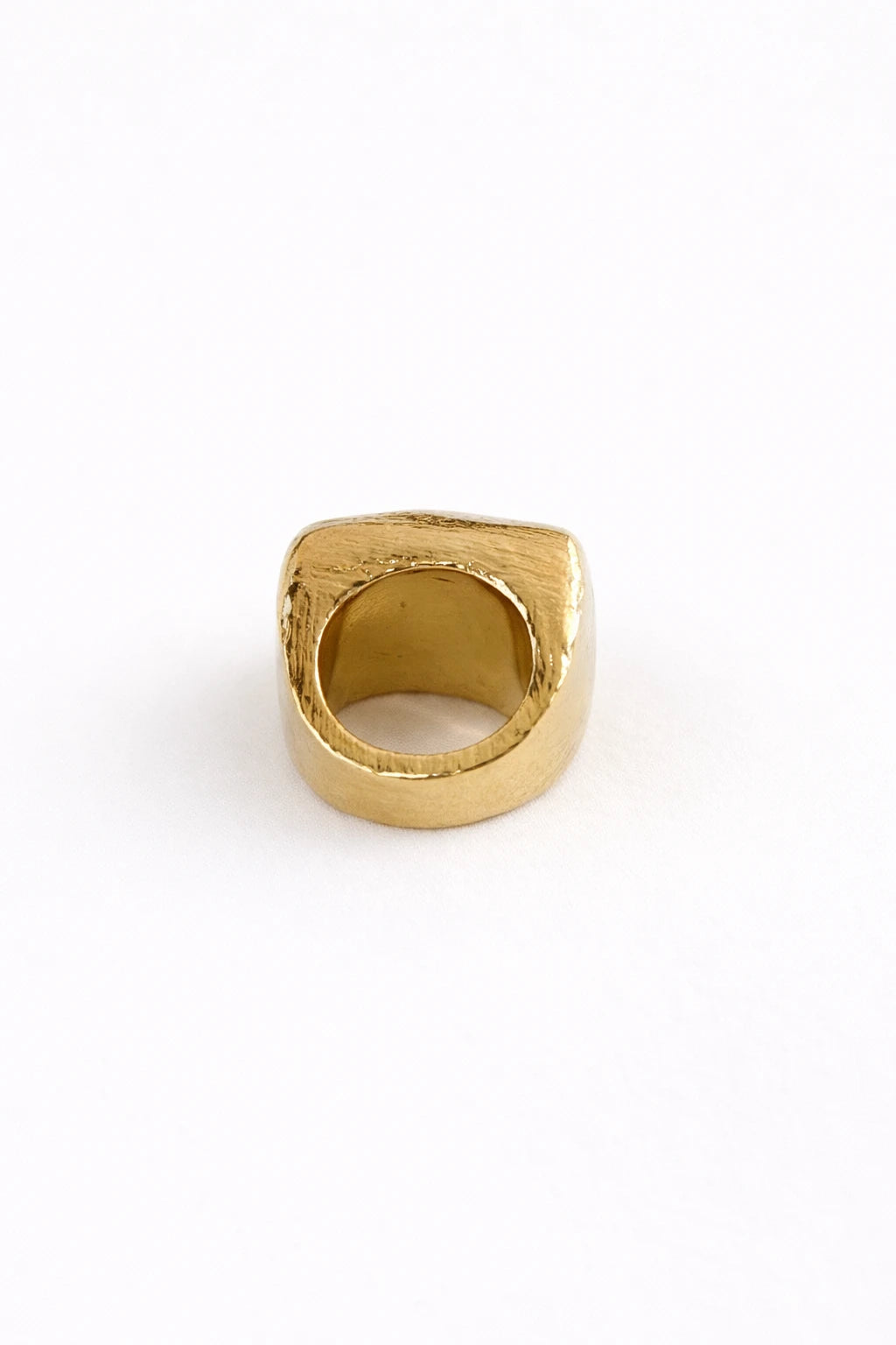 ANEL COM TEXTURA OURO