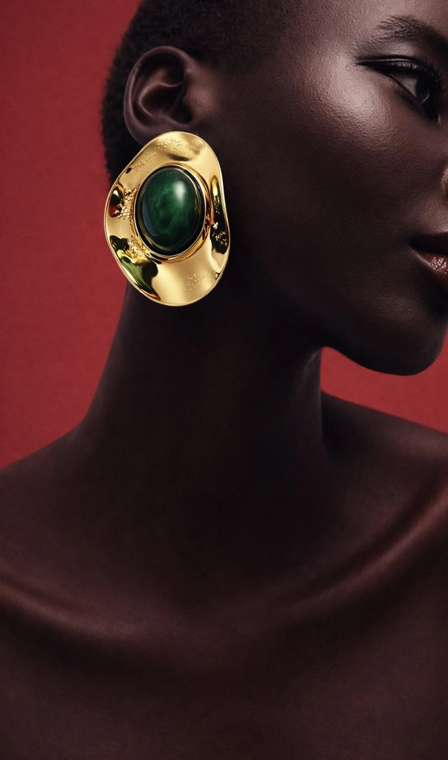 BRINCO ORGÂNICO COM PEDRA VERDE